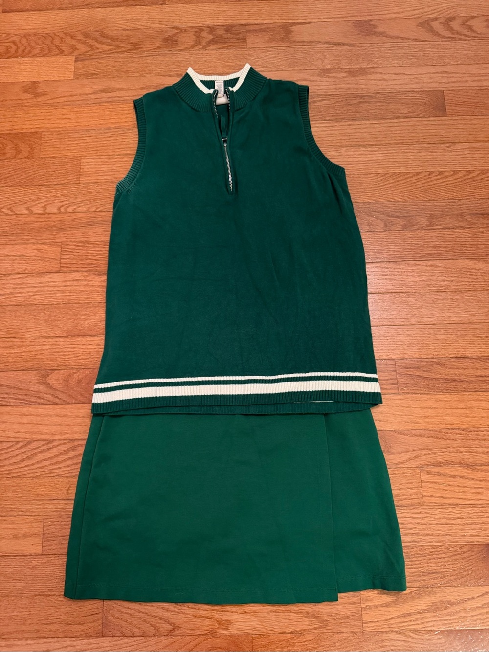 St. John’s Bay Kelly Green Tennis Skort and Mock Neck Tank Top Outfit